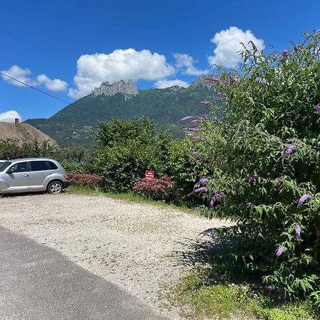 Rare 2 Bedroom With Private Beach On Lake Annecy ดูซาร์ ภายนอก รูปภาพ