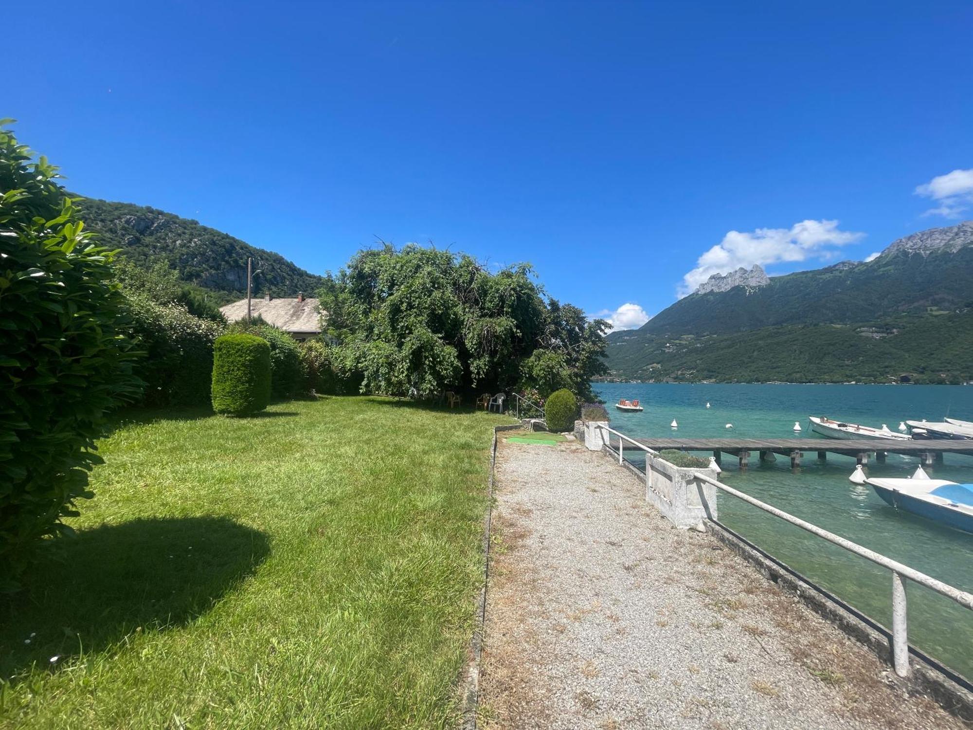 Rare 2 Bedroom With Private Beach On Lake Annecy ดูซาร์ ภายนอก รูปภาพ