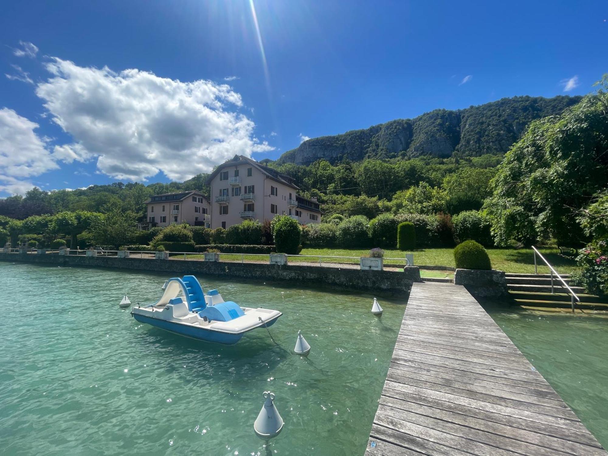 Rare 2 Bedroom With Private Beach On Lake Annecy ดูซาร์ ภายนอก รูปภาพ